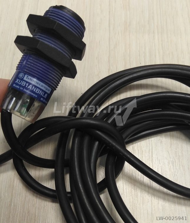 Датчик фотоэлектрический M18, 12..24VDC, Sn 4m с кабелем 8м
