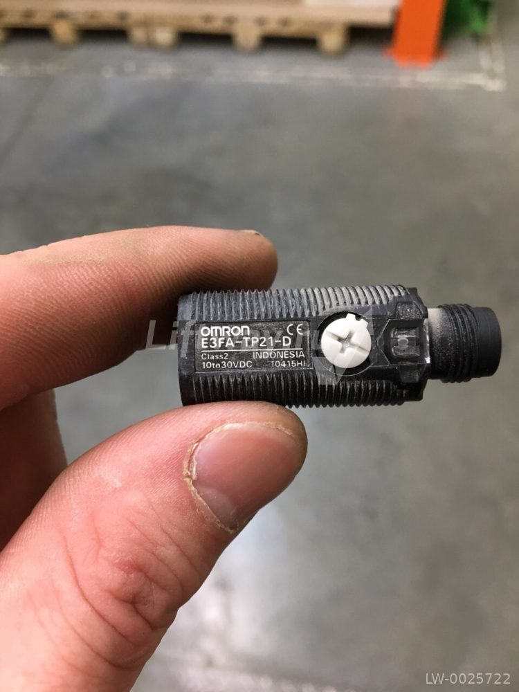 Датчик фотоэлектрический, пластиковый OMRON E3FA-TP21-D