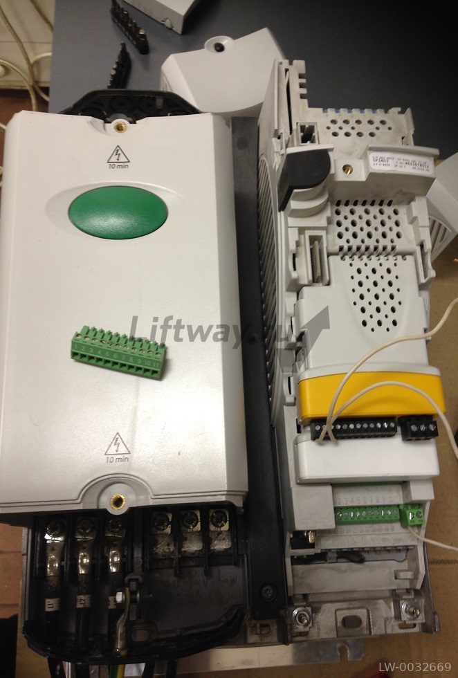 Преобразователь частоты Unidrive SP 3403 380-480V 30кВт без ГТ