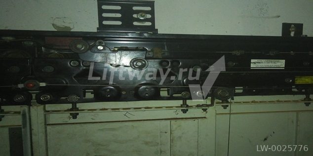 Каретка привода ДШ 380мм с роликами Wittur Selcom