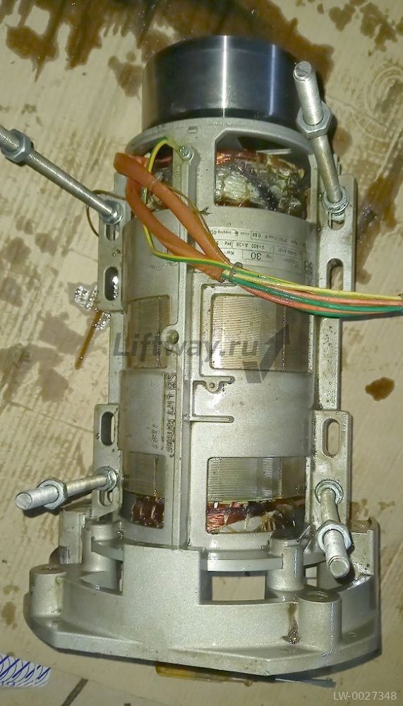 Двигатель 22кВт 400V/51A 690V/30A  50Hz 2750 об/мин (c маховиком)