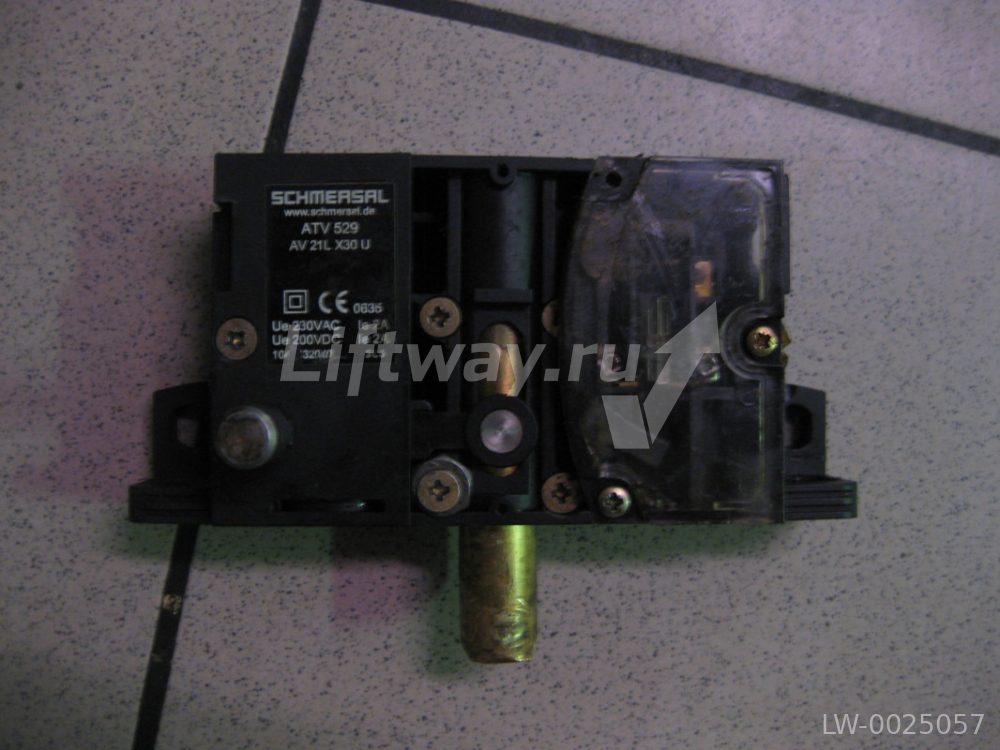 Замок ДШ AV 21LX30U (концевой выключатель)