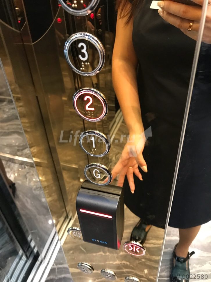 Кнопка приказа "4" круглая, тип PB31, нитрид-титан полир..Брайль, AMP, красн подсв кнопки и символа