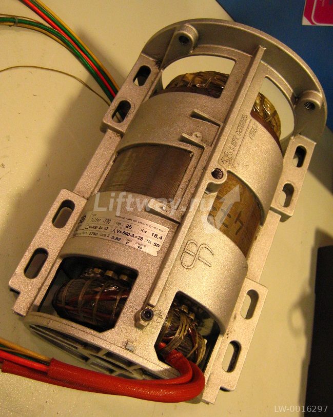 Двигатель 18.4 кВт 400/690В 50Hz 2750 об/мин, dвнутр. фланца 155мм, d вала помпы 32мм с маховиком