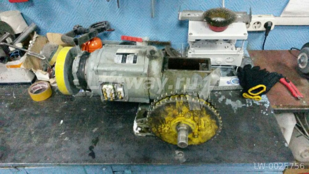 Лебедка BKG H8 TW07, левая, 1,5 кВт, 1370 1/min, двойная звездочка d=86 мм